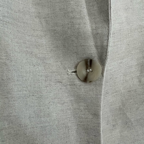 Cream linen blazer - Picture 3 of 6